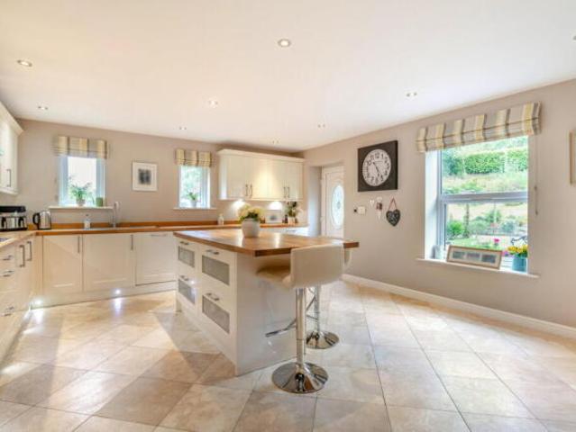 5 bedroom detached house for sale in Hey Lane, Almondbury, HD5 8JY, HD5