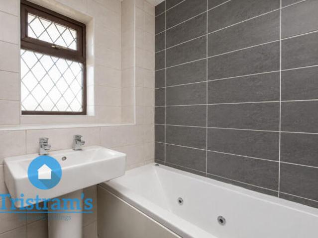 5 bedroom detached house for sale in Lambourne Drive, Wollaton, NG8