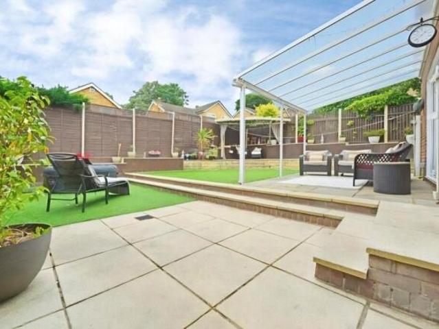 5 bedroom detached house for sale in Park Road, Eccleshill, Bradford, BD10 0ET, BD10