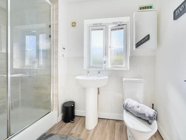 5 bedroom detached house for sale in Pulsar Road, Oakhurst, Swindon, SN25 2LJ, SN25