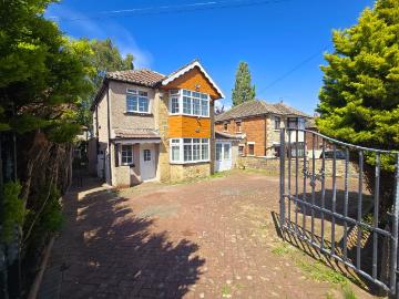 5 bedroom detached house Let in Bradford