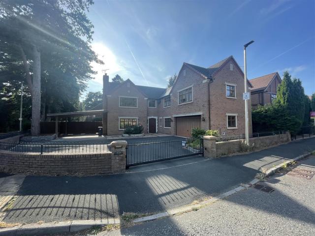 5 bedroom Detached house to let