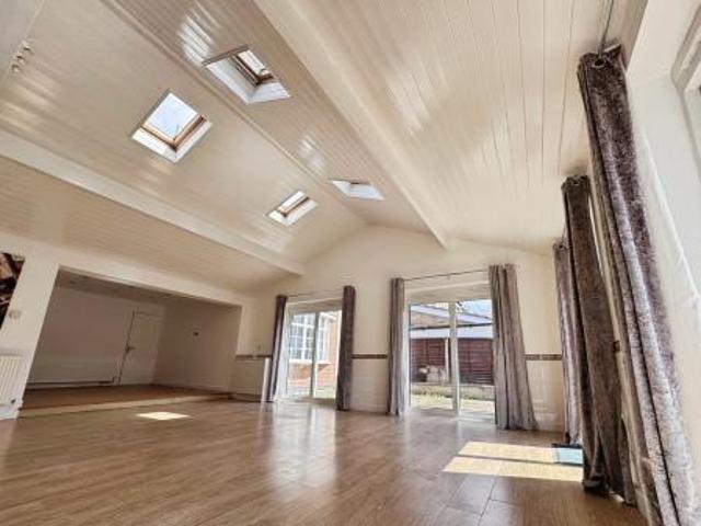 5 bedroom Detached house To Let