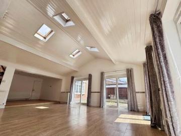 5 bedroom Detached house To Let