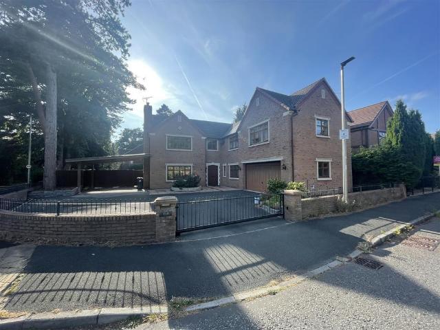 5 bedroom Detached house to let
