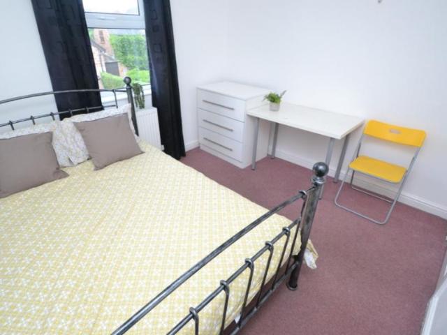 5 bedroom Detached house To Let