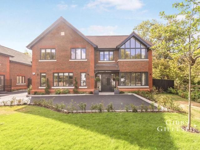 5 bedroom detached house to rent