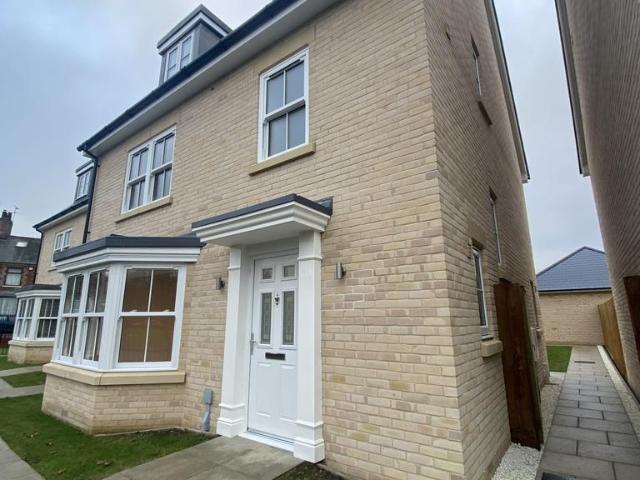 5 bedroom detached house to rent