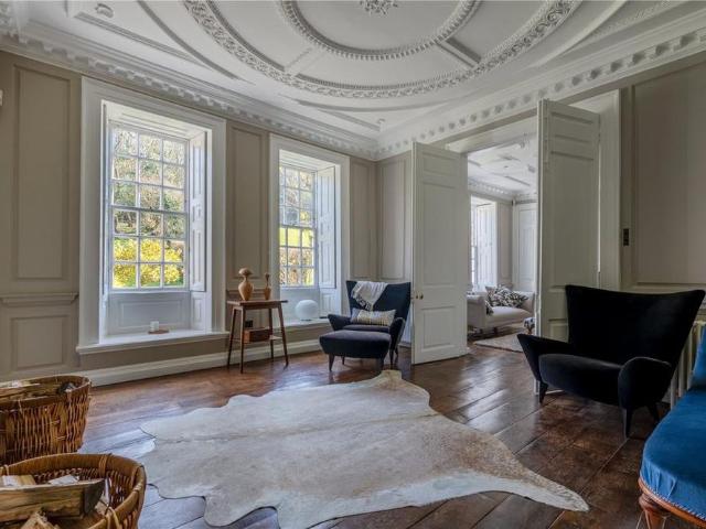 5 bedroom detached house to rent