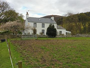5 bedroom detached house to rent
