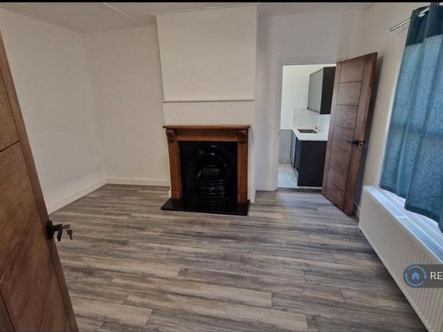 5 bedroom detached house to rent