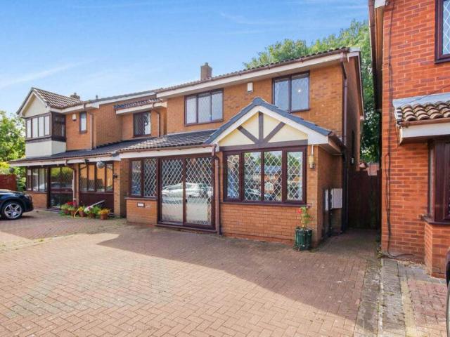 5 bedroom detached house to rent