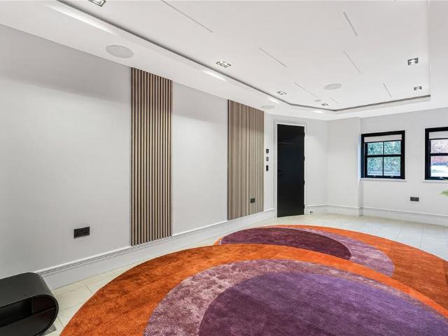 5 bedroom detached house to rent