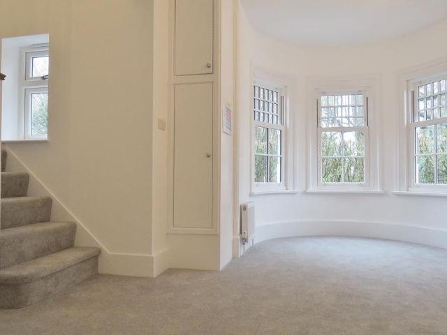 5 bedroom detached house to rent