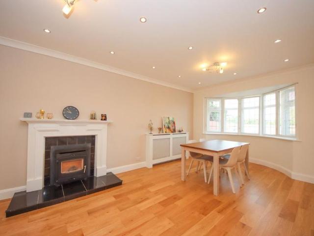5 bedroom detached house to rent