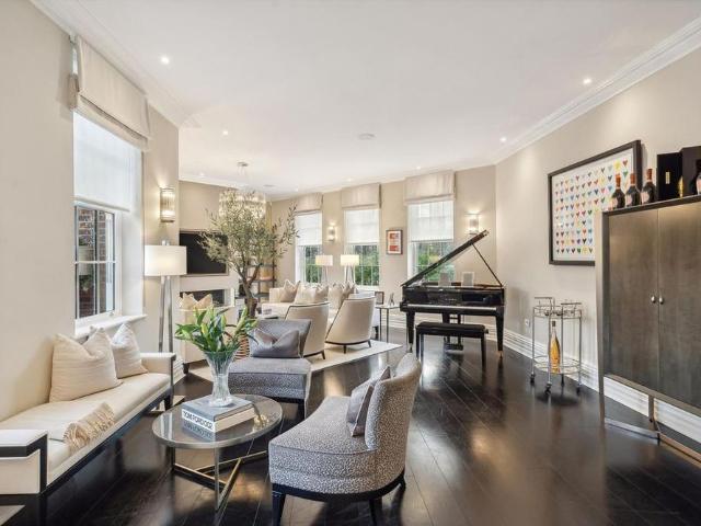 5 bedroom detached house to rent