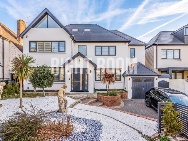 5 bedroom detached house to rent