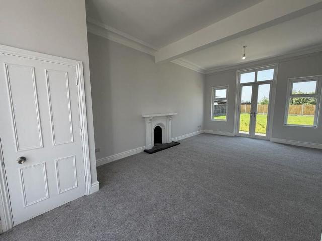 5 bedroom detached house to rent