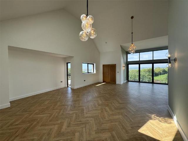 5 bedroom detached house to rent
