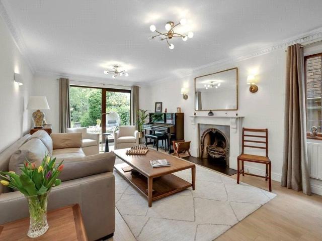 5 bedroom detached house to rent