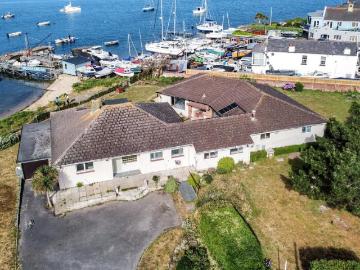 5 bedroom detached house to rent