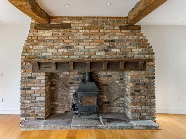 5 bedroom detached house to rent