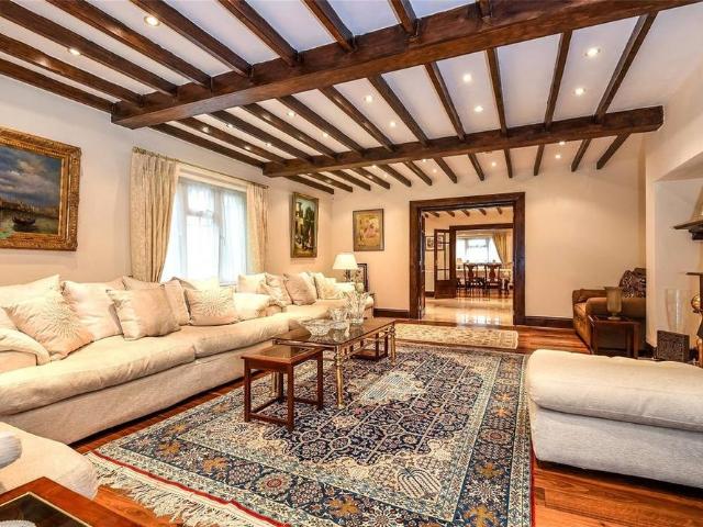 5 bedroom detached house to rent