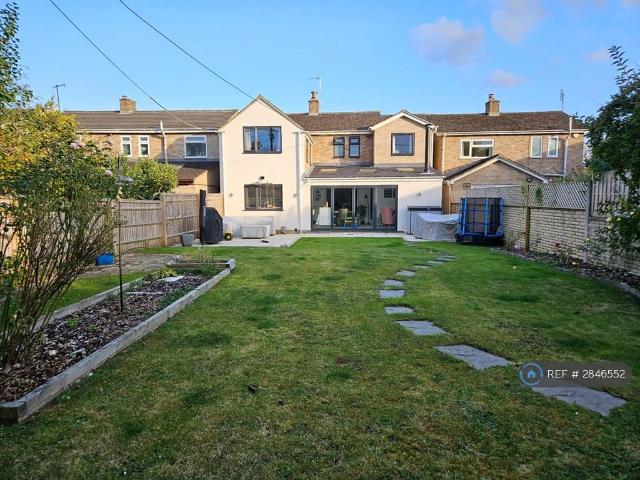 5 bedroom detached house to rent