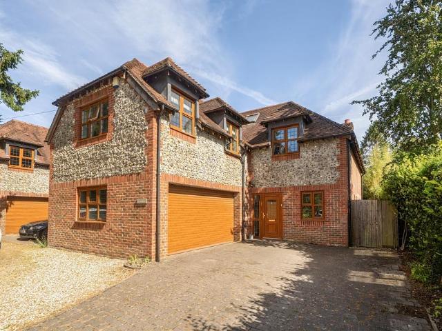 5 bedroom detached house to rent