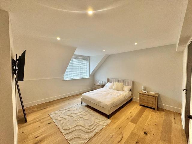 5 bedroom detached house to rent