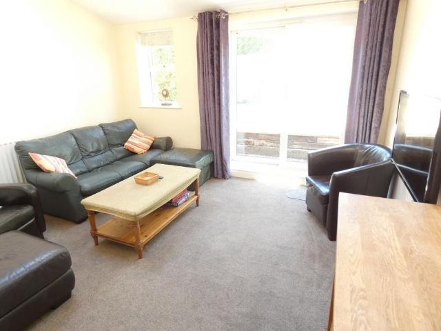 5 bedroom detached house to rent