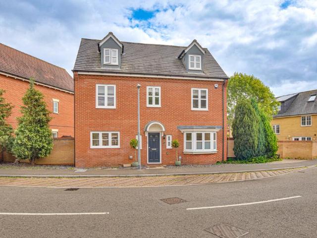 5 bedroom detached house to rent