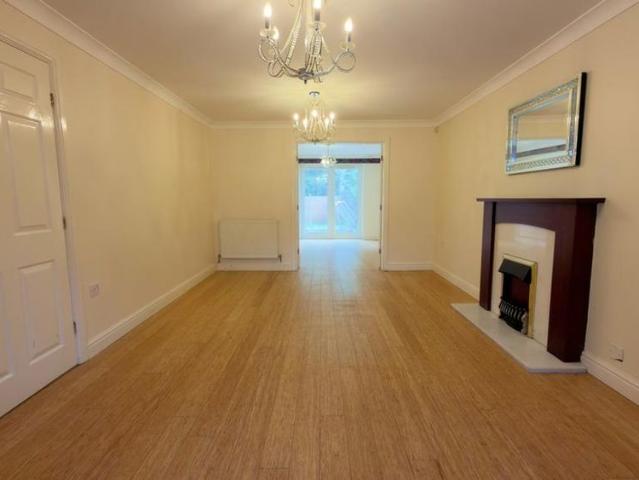 5 bedroom detached house to rent