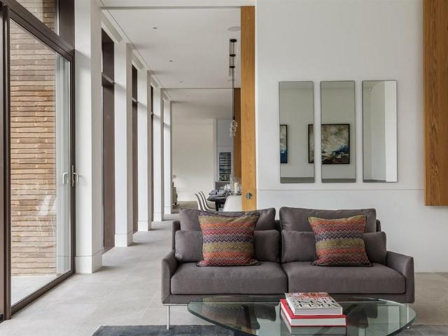 5 bedroom detached house to rent