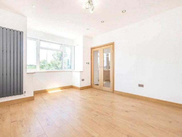 5 bedroom detached house to rent