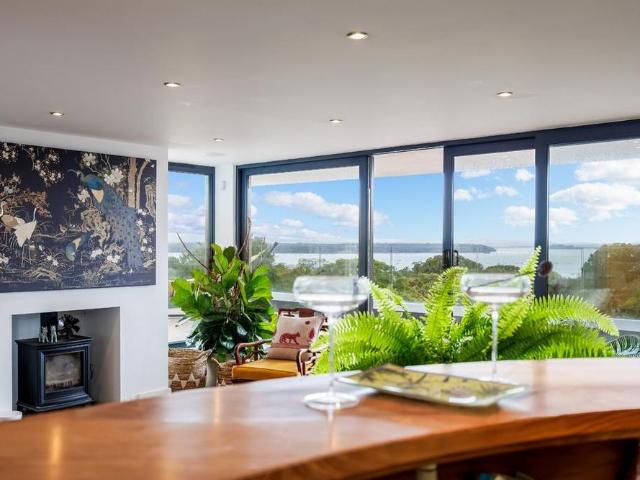 5 bedroom detached house to rent