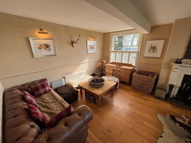 5 bedroom detached house to rent