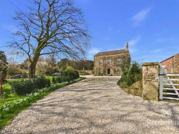 5 bedroom detached house to rent
