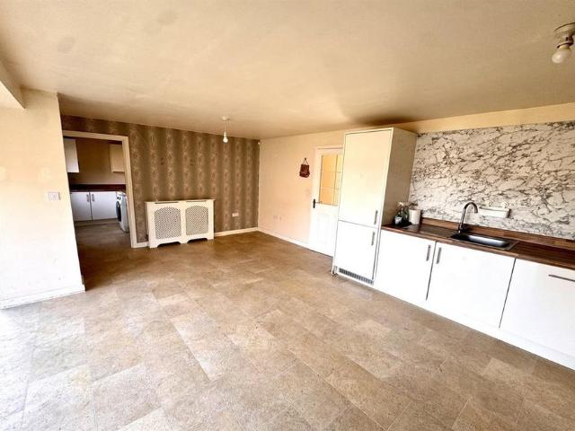 5 bedroom detached house to rent