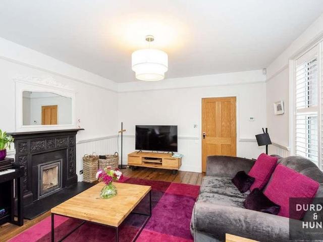 5 bedroom detached house to rent