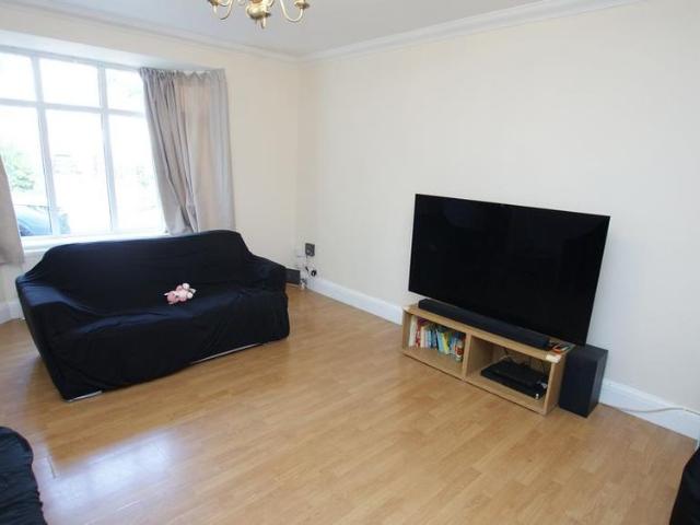 5 bedroom detached house to rent