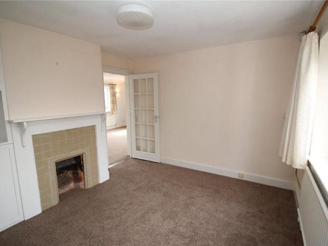 5 bedroom detached house to rent