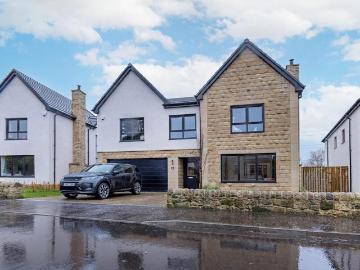 5 bedroom detached house to rent