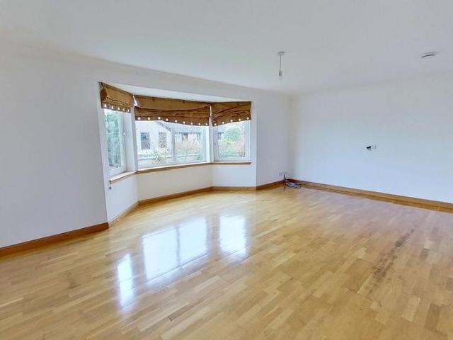 5 bedroom detached house to rent