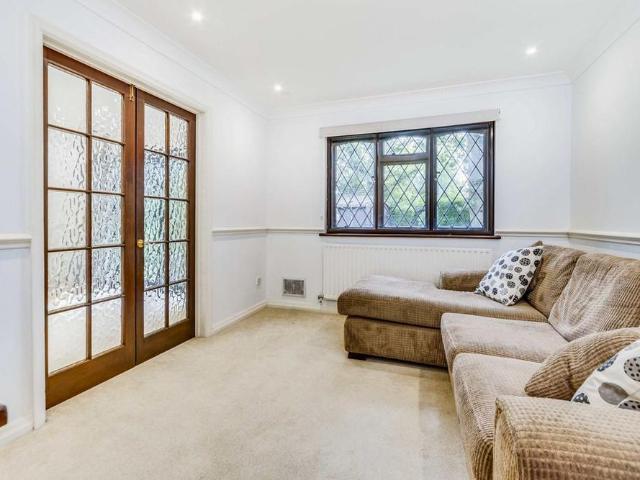5 bedroom detached house to rent