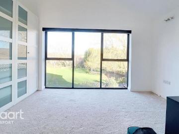 5 bedroom detached house to rent