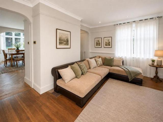 5 bedroom detached house to rent