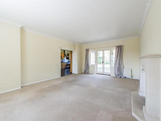 5 bedroom detached house to rent