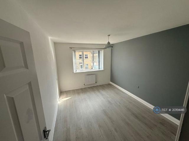 5 bedroom detached house to rent