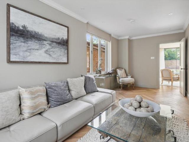 5 bedroom detached house to rent